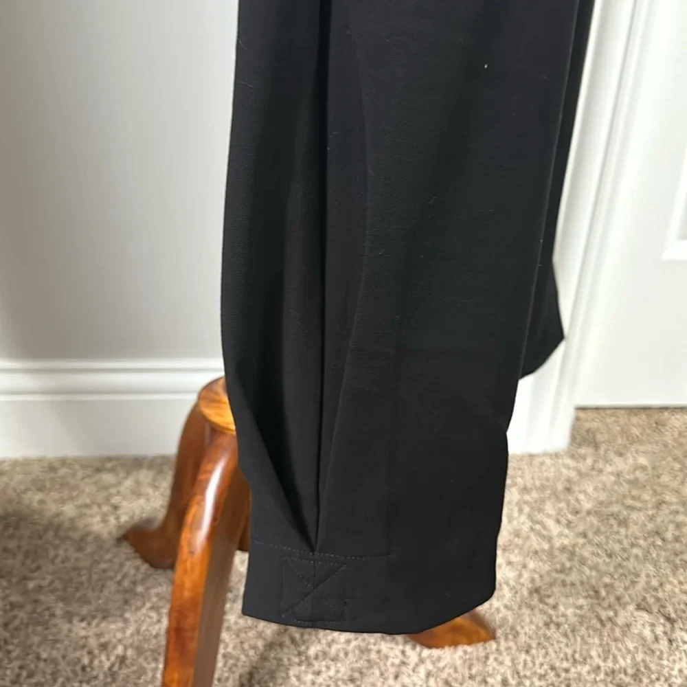 NWT - Express black cargo pants with cinched ankles. Size 6R - Picture 6 of 6